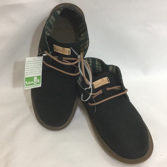 sanuk lace up shoes